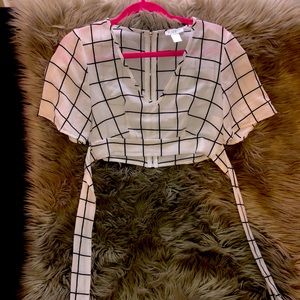 Crop top with strings to tie either front or back